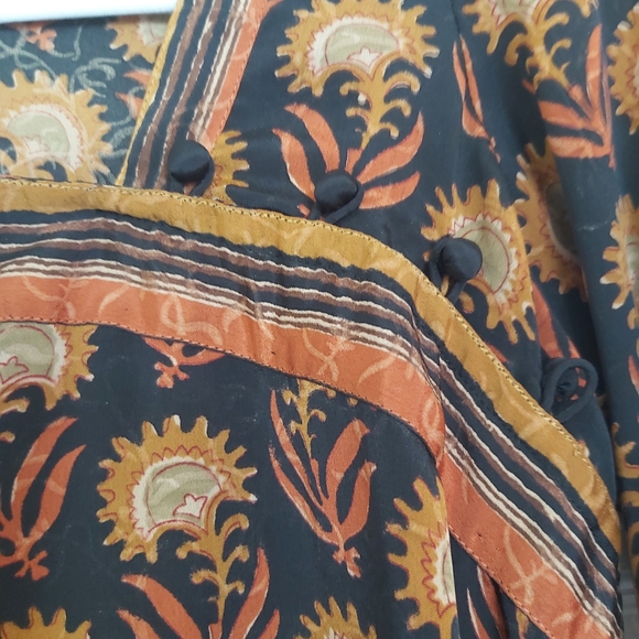 Tunic size small - Picture 2 of 5